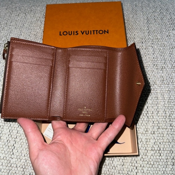 SOLD. Louis Vuitton Monogram Victorine Trifold Wallet - Picture 3 of 9